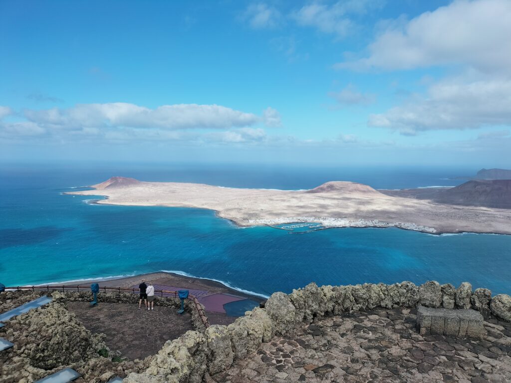 A view of the terrace of the Mirador del Rio and Isla Graciosa.