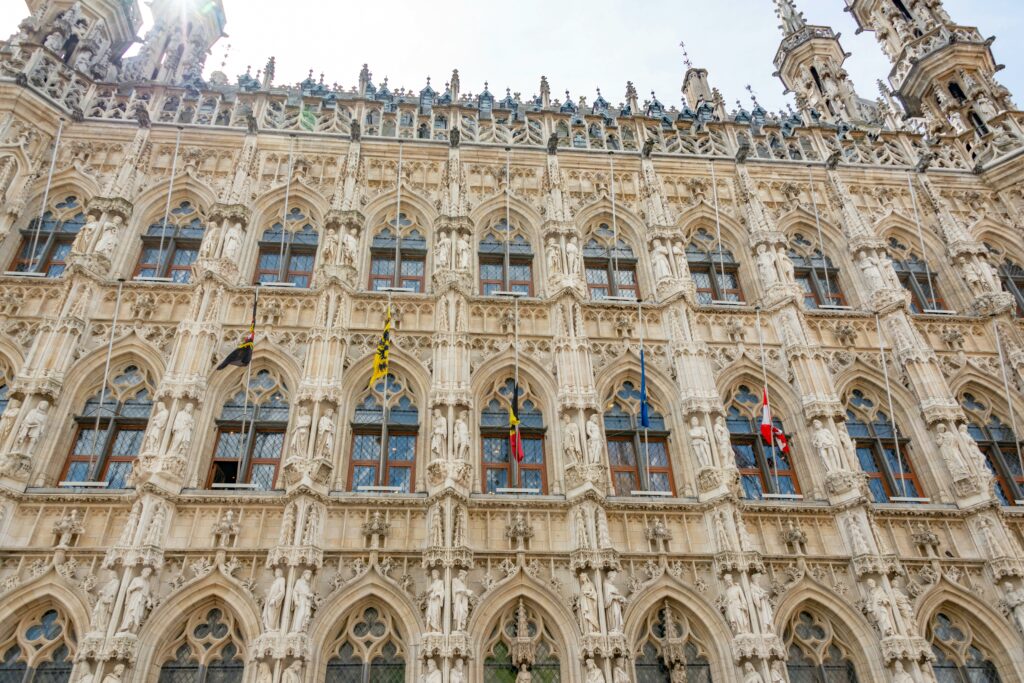 The main facade of the City Hall building.