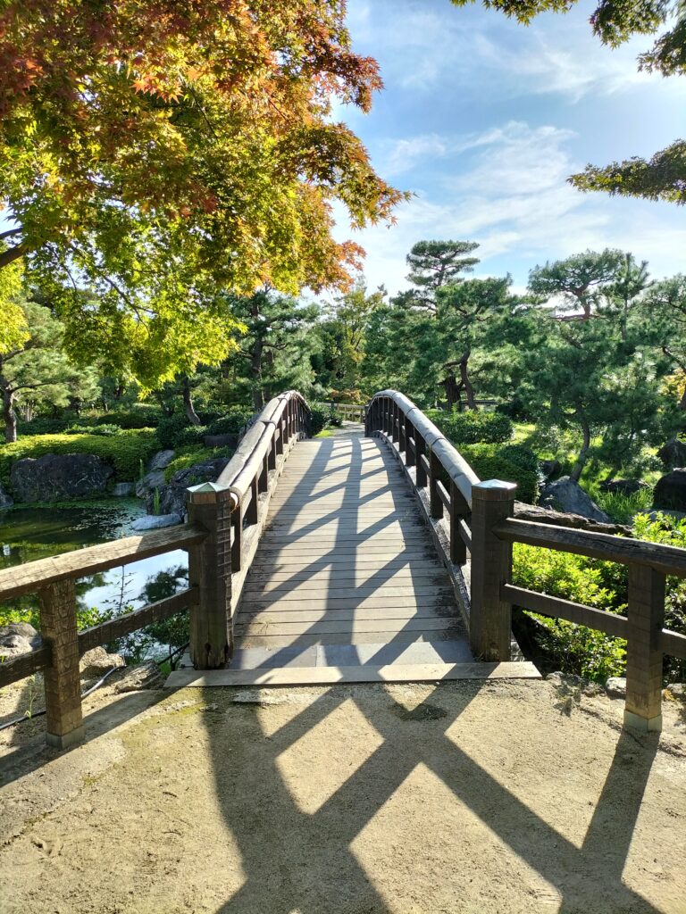 The Nishitori Garden bridge that crosses the lake and connects the two banks.