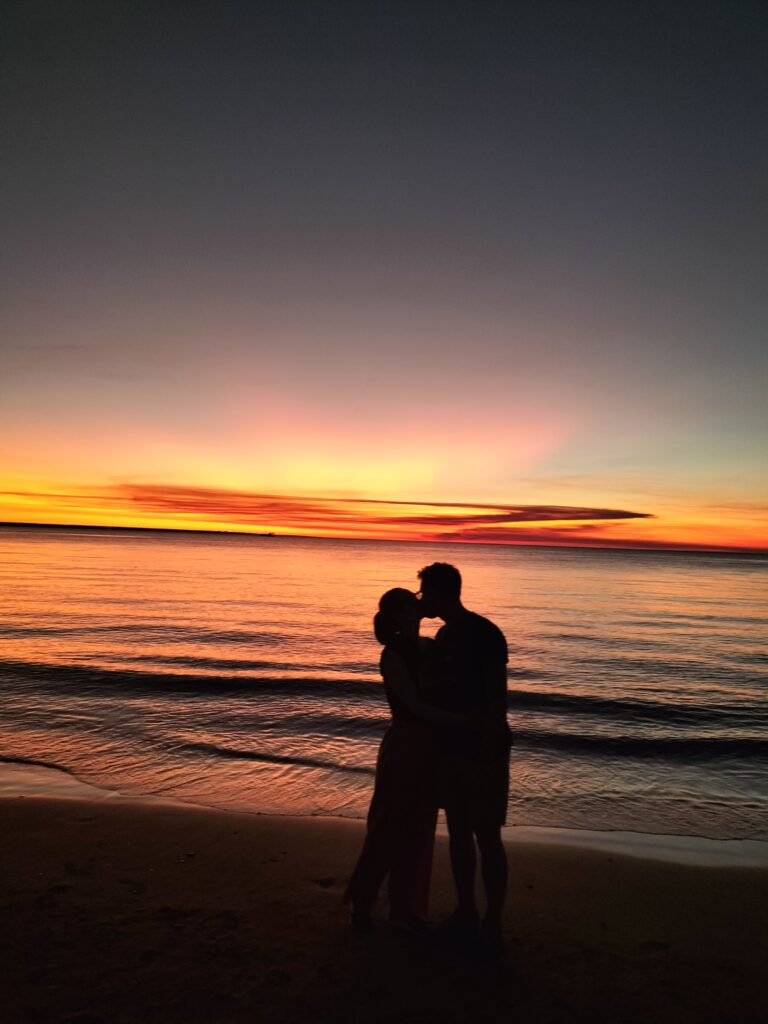 Tiziano and Claudia kissing on Mindil Beach.