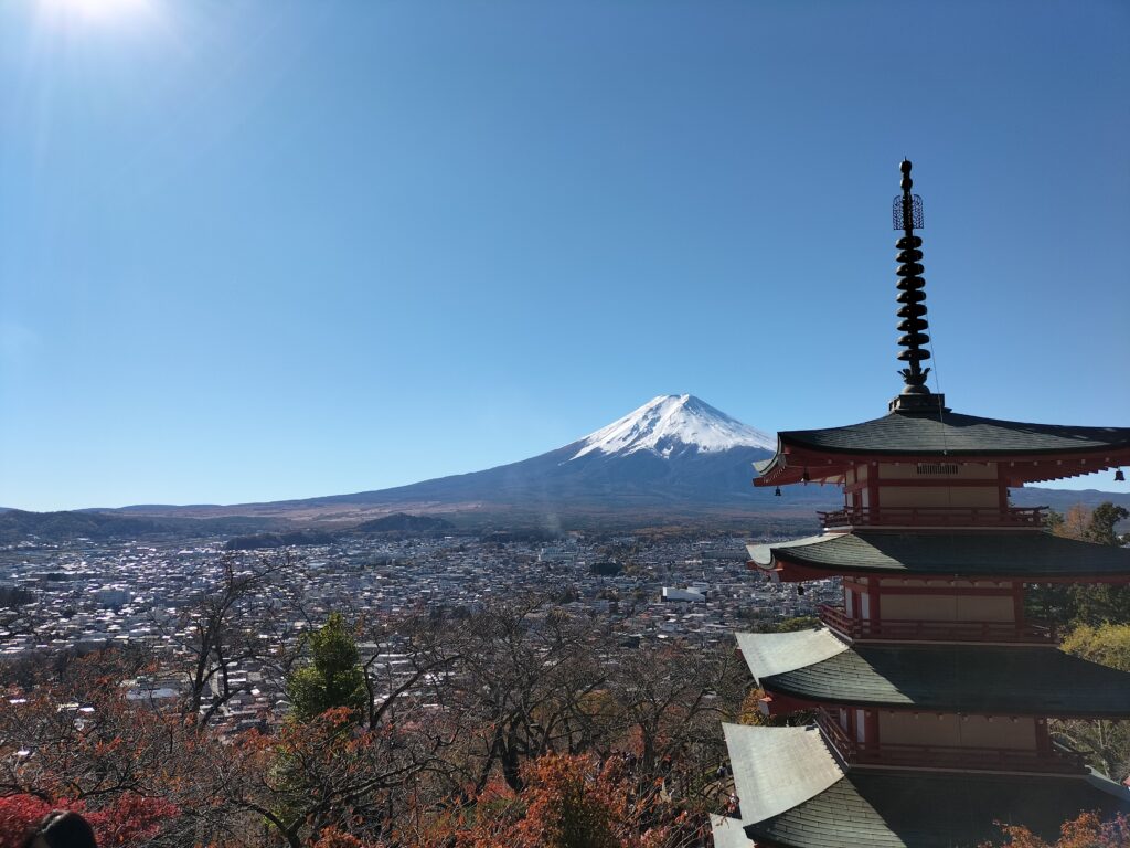 Pagoda and Mt.Fuji in the same photo.